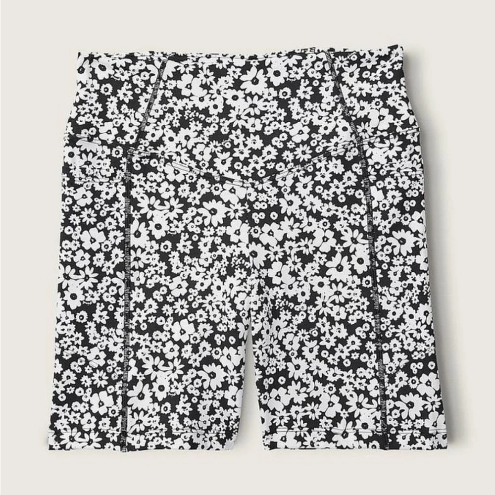 Black and White Floral Crop Top and Bike Short Set - Picture 4 of 8